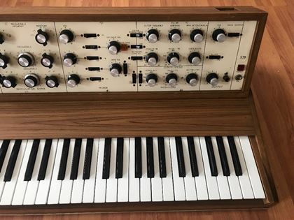 Unknown-moog style synth
